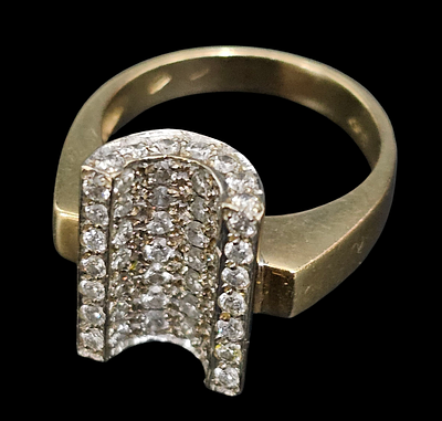 טבעת מרשימה מזהב 14 קראט משובצת למעלה מקראט יהלומים אלמנט חצי עיגול משקל הטבעת 7.24 גרם מידת 