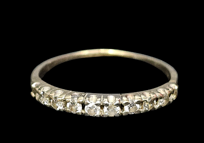 טבעת מזהב לבן 18 קראט משובצת 10 יהלומים כ חצי קראט משקל הטבעת 3 גרם מידת הטבעת 11.5