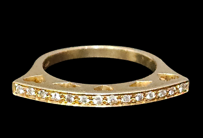 טבעת מזהב 18 קראט משובצת 14 יהלומים כ 2 נקודות כל יהלום משקל הטבעת 4.42 גרם מידת הטבעת 7