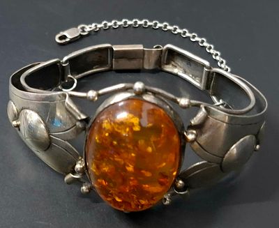 צמיד מכסף משובץ ענבר יצוק קוטר הצמיד 18 משקל הצמיד 33 גרם