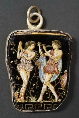 תליון זוג נשים רוקדות מסגרת מכסף אורך התליון 3X3 ס"מ