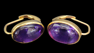 זוג עגילים מזהב 14 קראט משובצים אבני חן סגולות משקל העגילים 4.5 גרם