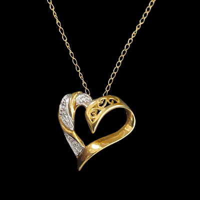 שרשרת תליוןם לב מזהב 10 קראט משובצת יהלומים זעירים משקל הסט 1.5 גרם אורך השרשרת 36 ס"מ,