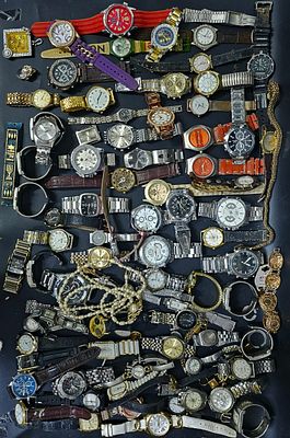 אוסף גדול של שעונים חברות גדלים ומצבים שונים לא נבדק תקינות,