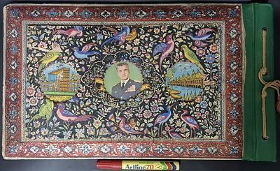 אלבום תמונות גדול וישן מצייר כולו בציור יד משתי צידי האלבום אומן דיוקן המלך השאה האירני ציפורים 