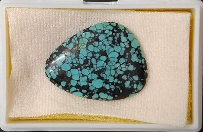 אבן טבעית לשיבוץ במשקל 14 קראט