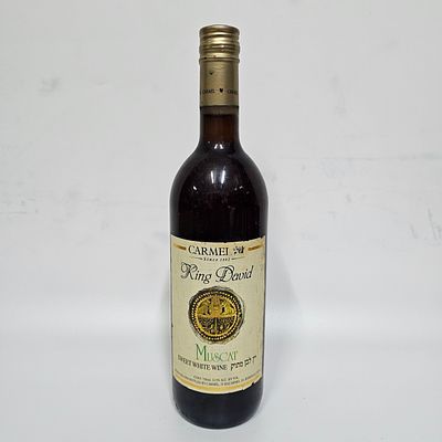יין מוסקט - יקבי כרמל מזרחי. 
יין אדום מתוק. 
750 מ"ל, 12.5 אחוז אלכוהול. 
כשר 