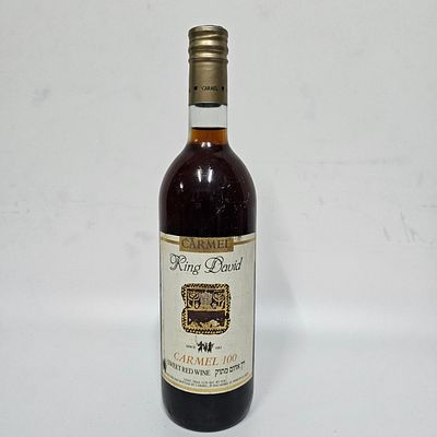 יין כרמל 100 - יקבי כרמל מזרחי. 
יין אדום מתוק. 
750 מ"ל, 12.5 אחוז אלכוהול. 
כשר לפסח בהשגחת 