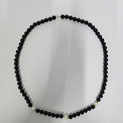 שרשרת כדורי אוניקס בשילוב זהב14 קראט ופנינים אורך השרשרת 58 ס"מ פריט זה הגיע מחו"ל