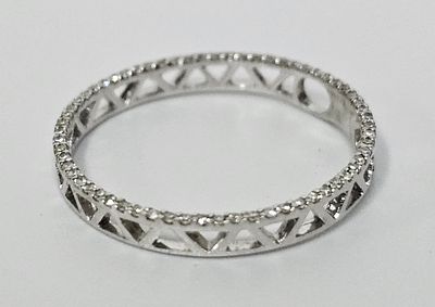 טבעת אינטרנטית מזהב לבן 14 קראט משובצת 62 יהלומים זעירים מידת הטבעת 13 משקל מעל 2 גרם פריט זה 