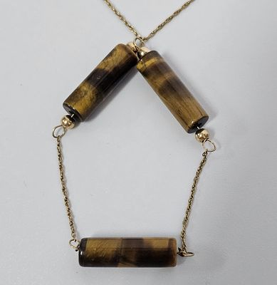 שרשרת מזהב 14 קראט משולבת חוליות עין החתול אורך השרשרת 38 ס"מ משקל כללי 5.6 גרם . פריט זה הגיע מחו"ל