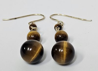 זוג עגילים מזהב 14 קראט משולבים שלוש חרוזי עין הנמר אורך 3 ס"מ , פריט זה הגיע מחו"ל