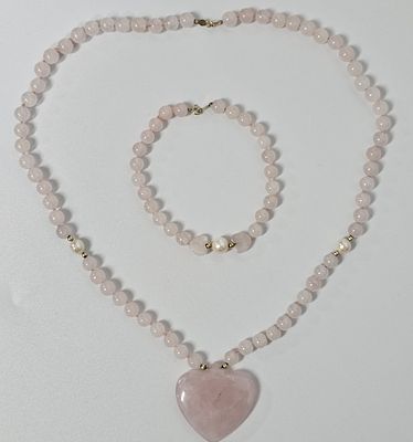 סט שרשרת תליון וצמיד קוורץ טבעי בשילוב זהב אורך השרשרת 42 ס"מ אורך הצמיד 17 ס"מ , פריט זה הגיע 