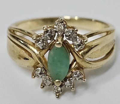 טבעת מזהב 14 קראט מובצת אמרלד ויהלומים זעירים משקל הטבעת 3.4 גרם מידת הטבעת 6 , פריט זה הגיע מחו"ל