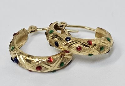 זוג עגילים 14 קראט מעוטר באמייל קוטר העגילים 1.5 ס"מ , פריט זה הגיע מחו"ל,