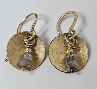 זוג עגילים עתיקים מזהב 14 קראט , משקל 2 גרם פריט זה הגיע מחו"ל,