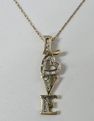 שרשרת תליון מזהב 10 קראט LOVE משובץ יהלומים אורך השרשרת 42 ס"מ משקל הסט 1.75 , פריט זה הגיע מחו"ל,