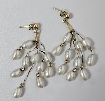 זוג עגילים עתיקים מזהב 14 קראט משולבים פנינים , אורך העגילים 4 ס"מ משקל העגילים 5.2 גרם פריט זה 