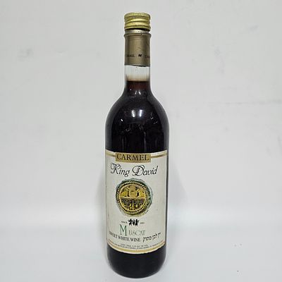 יין מוסקט - יקבי כרמל מזרחי. 
יין אדום מתוק. 
750 מ"ל, 12.5 אחוז אלכוהול. 
כשר 
