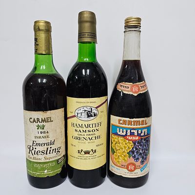 לוט שלושה בקבוקי אלכוהול. 
1. יין המרתף סמסון - ROSE WINE. 
750 מ"ל, 11.5 אחוז אלכוהול - בקבוק 