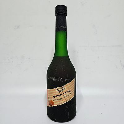 ברנדי 777 תפוזים - יקבי כרמל מזרחי. 
מיושן 9 שנים בחביות עץ אלון. 
750 מ"ל, 40 אחוז 