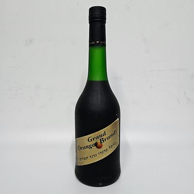 גרנד ברנדי תפוזים - יקבי כרמל מזרחי. 
מיושן 9 שנים בחביות עץ אלון. 
750 מ"ל, 40 אחוז אלכוהול. 