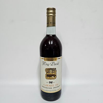 יין כרמל 100 - יקבי כרמל מזרחי. 
יין אדום מתוק. 
750 מ"ל, 12.5 אחוז אלכוהול. 
