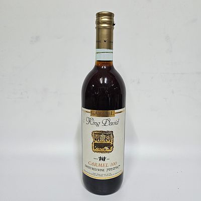 יין כרמל 100 - יקבי כרמל מזרחי. 
יין אדום מתוק. 
750 מ"ל, 12.5 אחוז אלכוהול. 
