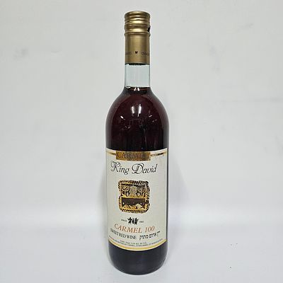 יין כרמל 100 - יקבי כרמל מזרחי. 
יין אדום מתוק. 
750 מ"ל, 12.5 אחוז אלכוהול. 
