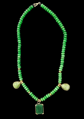 שרשרת אבני אמרלד בשילוב זהב 14 קראט אורך השרשרת 44 ס"מ , משקל 34.7 גרם אמרלד מרכזי במשקל כ 8 