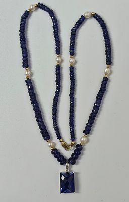 שרשרת ספירים וזהב 
יוקרתית למעלה ממאה ושישים שילוב פנינים וכדורי זהב 14 קראט, אורך השרשרת 44 