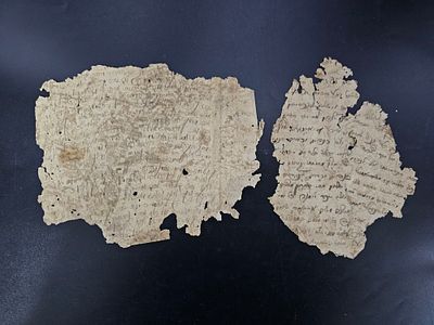 2 דף בכתב יד - הוצאו מגניזת כריכות - כתיבה אשכנזית . מצב בינוני. פגומים.