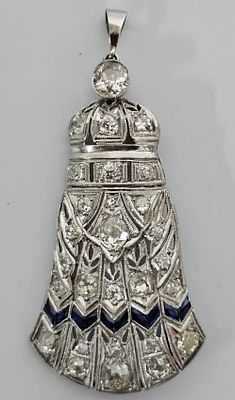 סיכה עתיקה מזהב 18 קראט משובצת 26 יהלומים וספירים משקל היהלומים כ2 קראט משקל הסיכה 8.86 גרם 