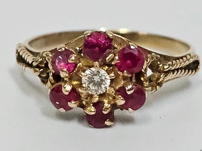 טבעת מזהב 14 קראט משובצת רובי ויהלום מצורף תעודה גמולוגית חברת E.G מידת הטבעת 7 משקל הטבעת 2.8 גרם