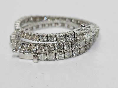 צמיד טניס גדול משובץ 70 יהלומים במשקל 6.8 קראט מצורף תעודה גמולוגית של חברת E.G אורך הצמיד 21 