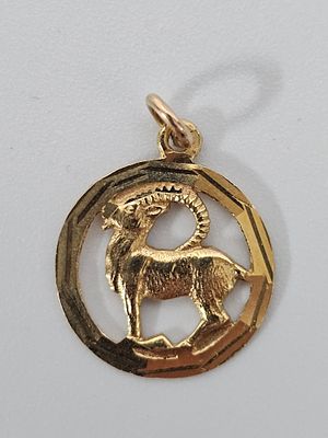 תליון מזהב 14 קראט מזל גדי משקל התליון 1.52 גרם