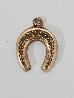 פרסה מזהב 14 קראט משקל 1 גרם
