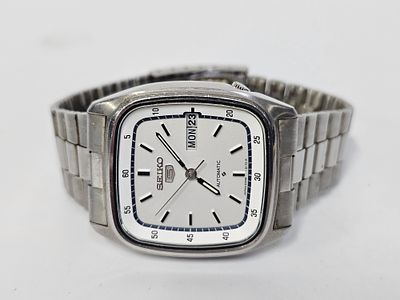 שעון לגברים אוטומטי תוצרת SEIKO כולל תאריכון השעון עובד קוטר השעון 32 מ"מ , . בית המכירות לא 