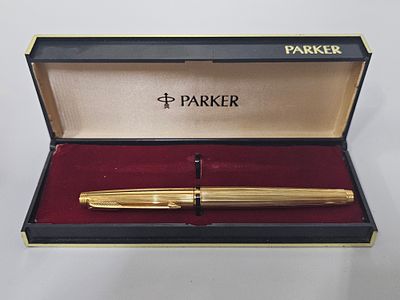 עט תוצרת החברה PARKER כדורי צבע זהב במארז מקורי