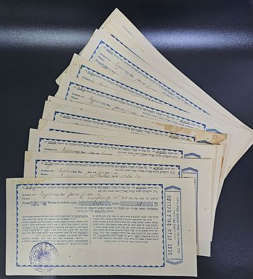 לוט 27 קבלות חתומות - מיועדות לאנשים שונים בעיירה מונקאטש - ע"י כולל מונקאטש בירושלים וצפת - 
