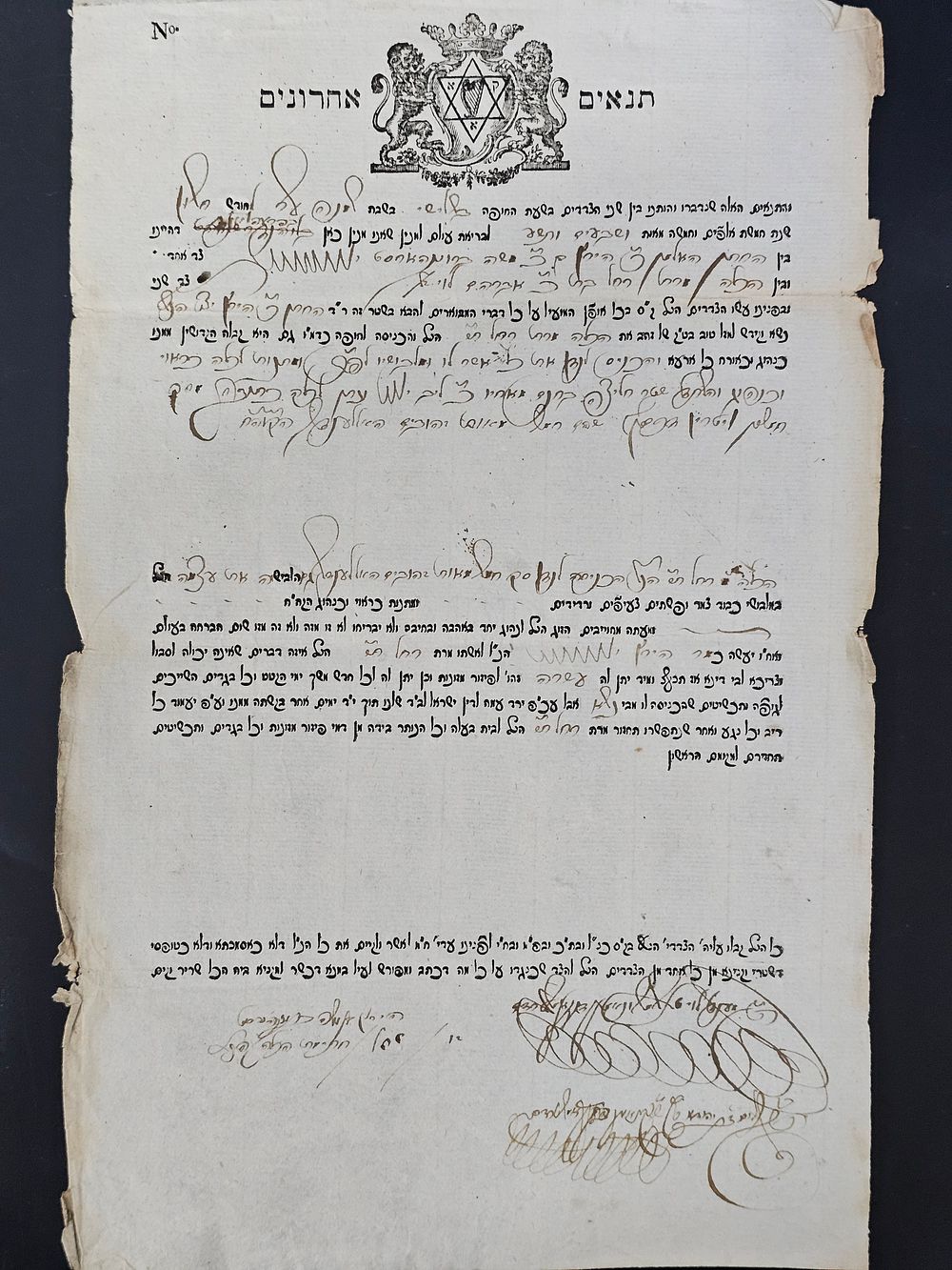 שטר תנאים אחרונים - פרעהלאנד (הולנד), תקע"ט. בכתב אשכנזי עם השלמות בכתב יד, 
בסוף השטר חתימות 