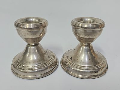 זוג פמוטים קטנים מכסף סטרליג אנגליה המאה הקודמת שימו לב הפמוטים מוכבדים משקל הפמוטים 185 גרם 
