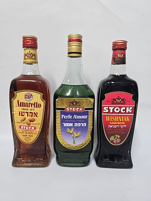 שלוש ליקרים משובחים סטוק וישניאק אמרטו פרפה אמור סגורים הרמטי