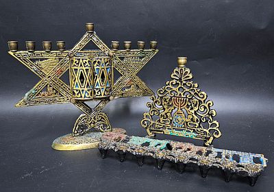 זוג חנוכיות ישראליות מנחושת אורך ממוצע 20 ס"מ