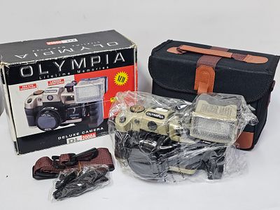 מצלמה חדשה מהניילון - מצלמת אולימפיה - נתונה בקופסא המקורית עם נרתיק תואם. לא נבדק מצב עבודה.