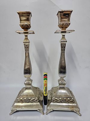 זוג פמוטים לשבת מודרנים מצופים כסף במצב טוב גובה הפמוטים 36 ס"מ