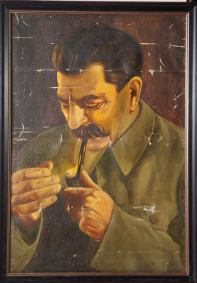 Неизвестный художник. И. Сталин курит трубку (двусторонняя работа). Холст, масло. 64х44 см. Рабо 