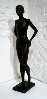 Архипов Андрей. Олимпийская чемпионка в беге. 1970-80-е гг. Гипс тонированный. 71х18х25 см. Рабо 