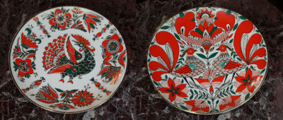 Две фарфоровые тарелки, ЛФЗ, сер. ХХ века, ручная роспись, золочение. Диаметр 20 см. Состояние 