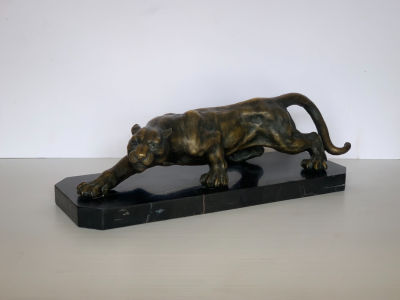 Скульптура &laquo;Пантера&raquo;. Нач.–сер. ХХ в. Авторство не определено. Бронза, черный мрамор, 41,5х13х11 см